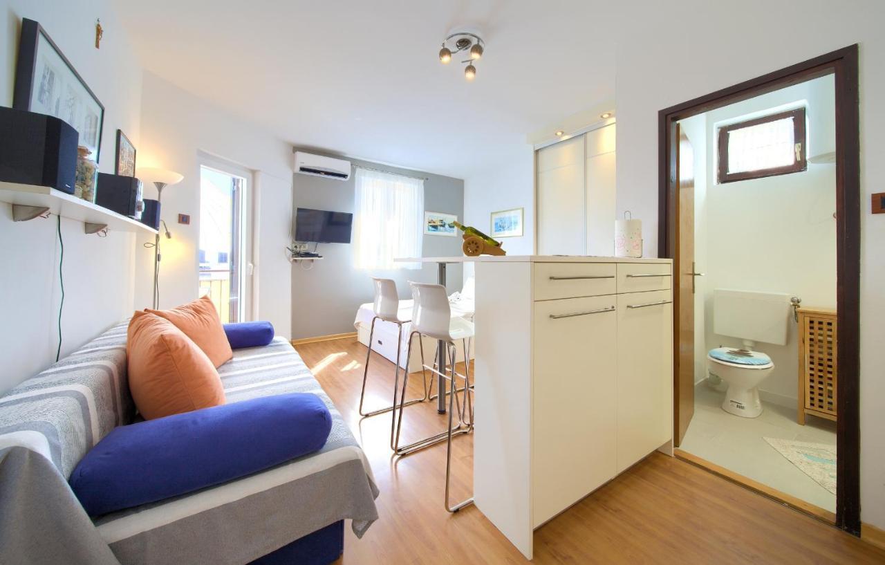 Studio Apartment Vesna Krk Town Exterior photo