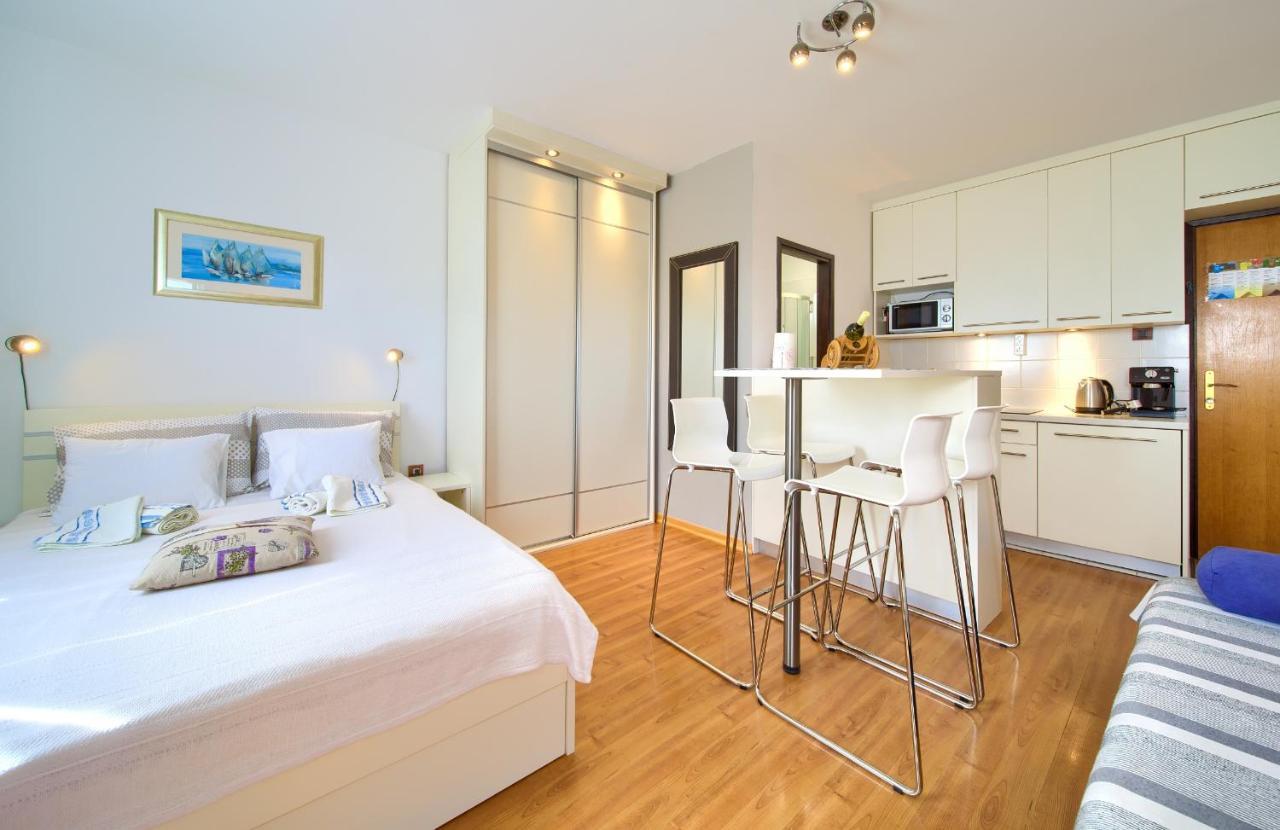 Studio Apartment Vesna Krk Town Exterior photo