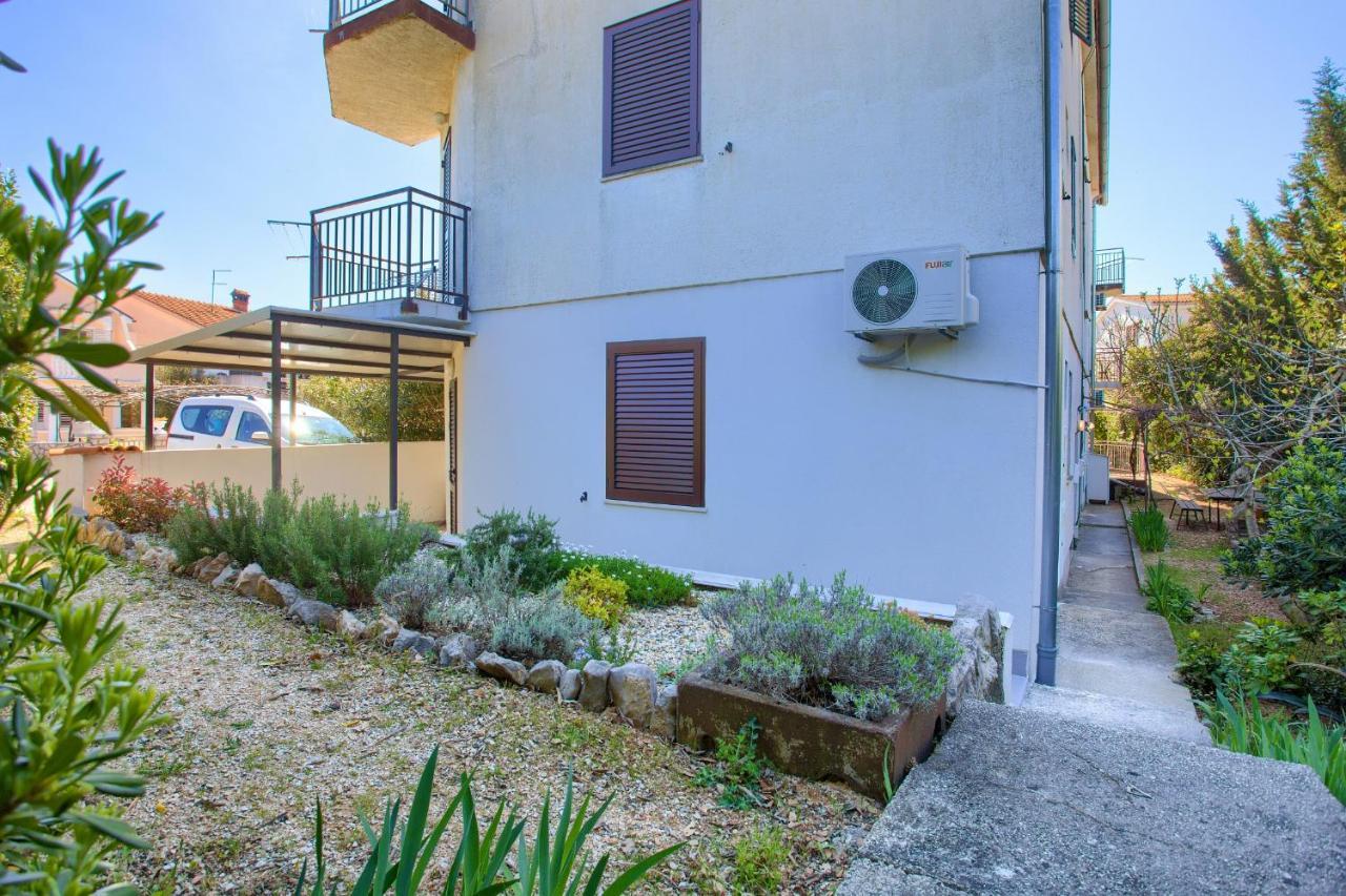 Studio Apartment Vesna Krk Town Exterior photo