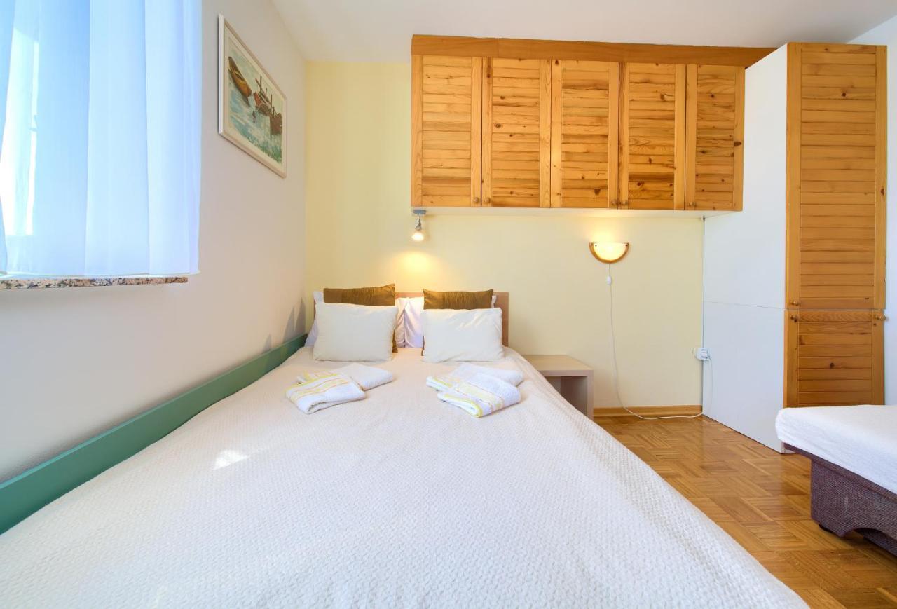 Studio Apartment Vesna Krk Town Exterior photo